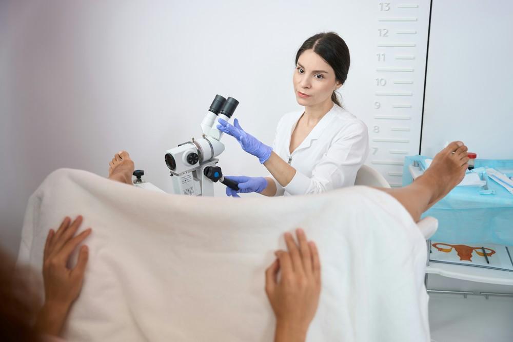 Colposcopie examen gynécologique pour lésion malpighienne