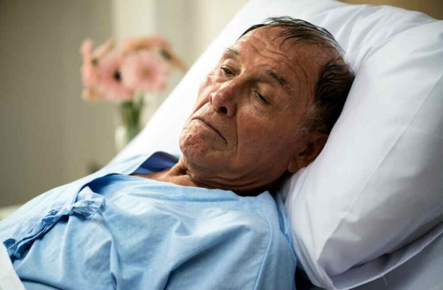 Signes fin de vie pour un Alzheimer homme somnolent