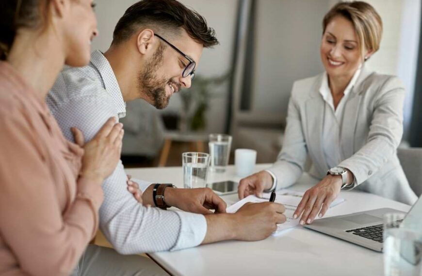 Couple ayant souscrit un contrat d'assurance décès