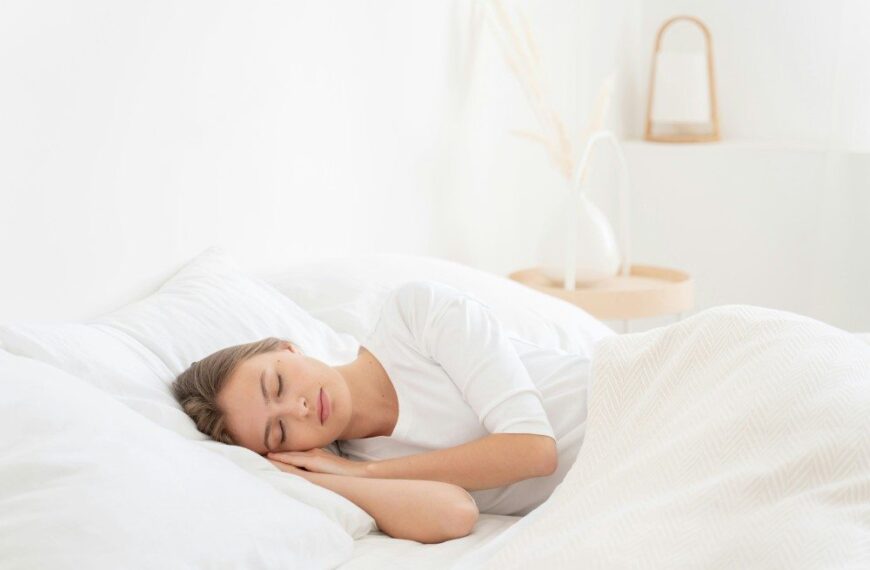 Femme respectant parfaitement le cycle du sommeil