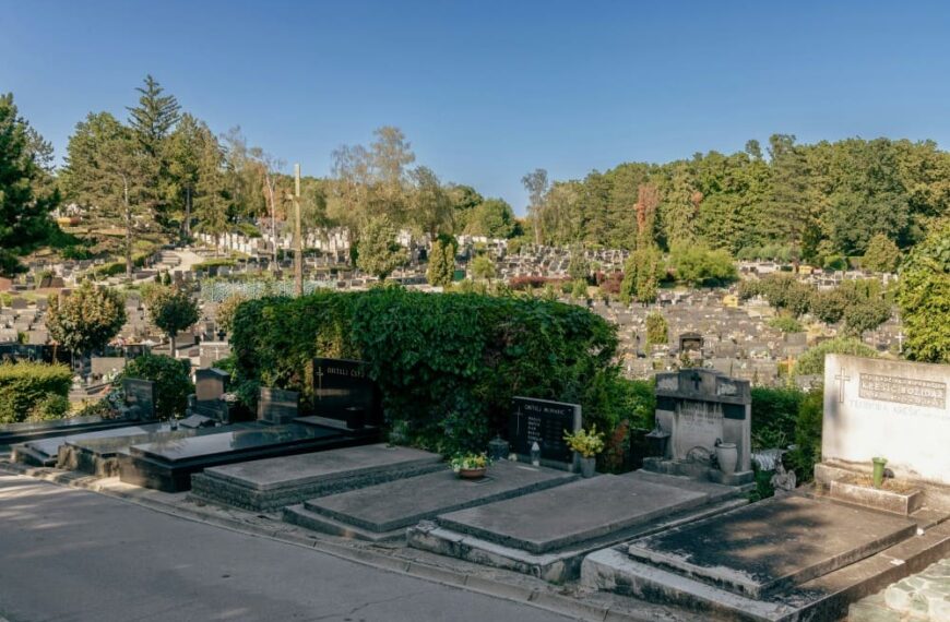 Que deviennent les cercueils en fin de concession au cimetière