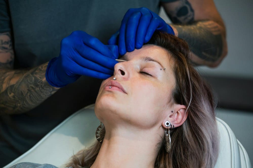 Piercing lèvres : Cicatrisation, soins, dangers