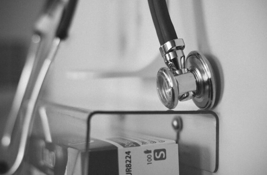 Stéthoscope matériel santé du médecin pour écouter le cœur