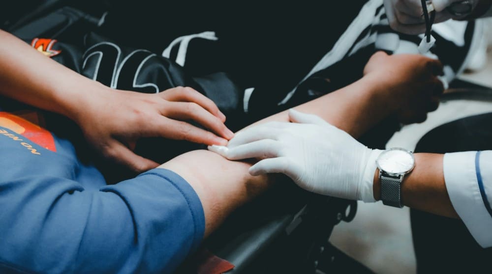 Homme ayant réalisé un don du sang