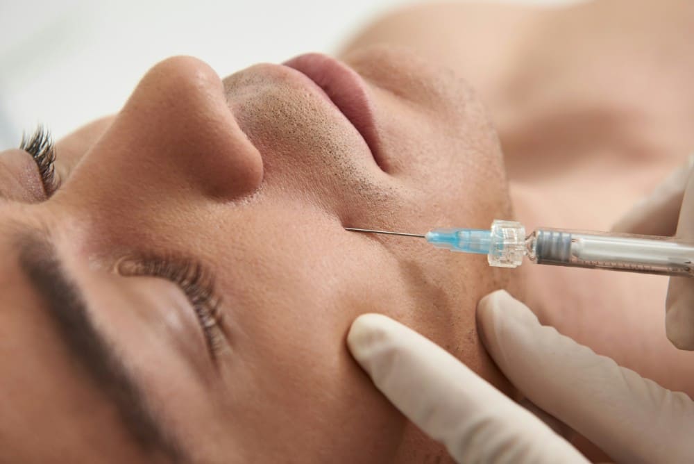 Injection de botox visage à un homme