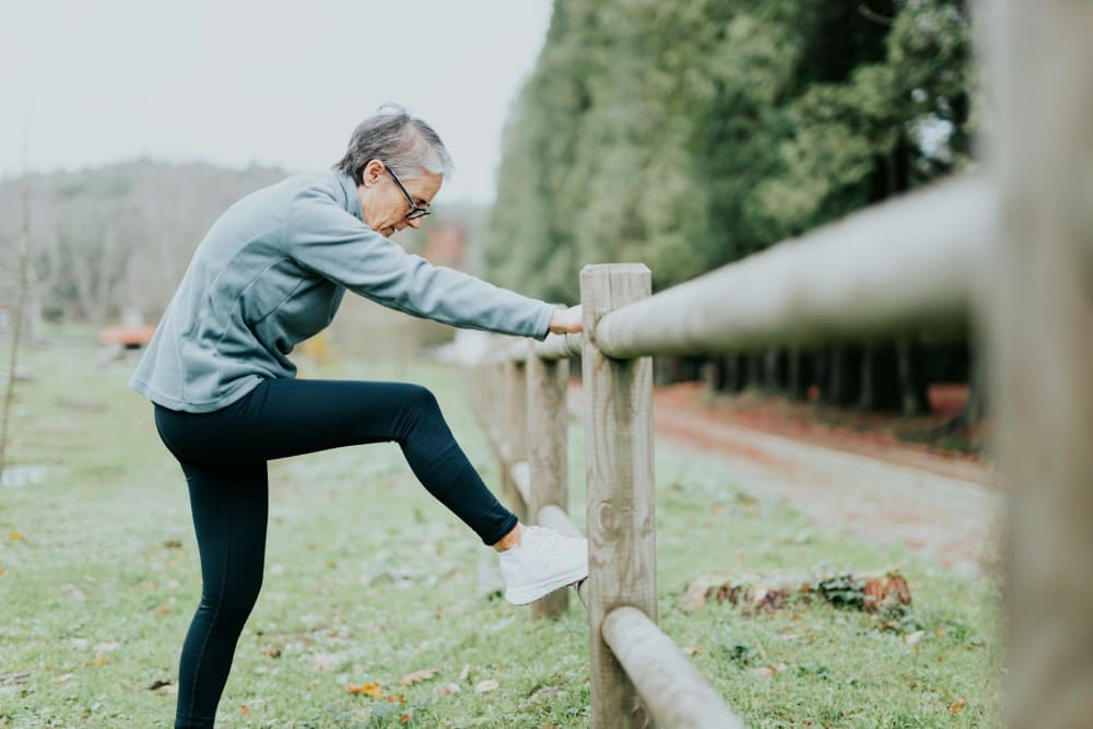Femme qui maintient une activité physique