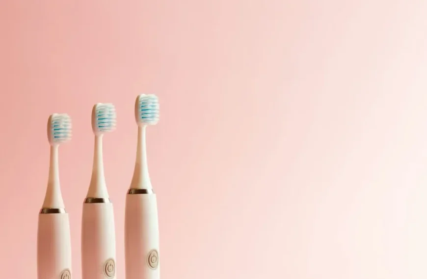 Brosse à dents sonique : électrique, prix, contre-indications