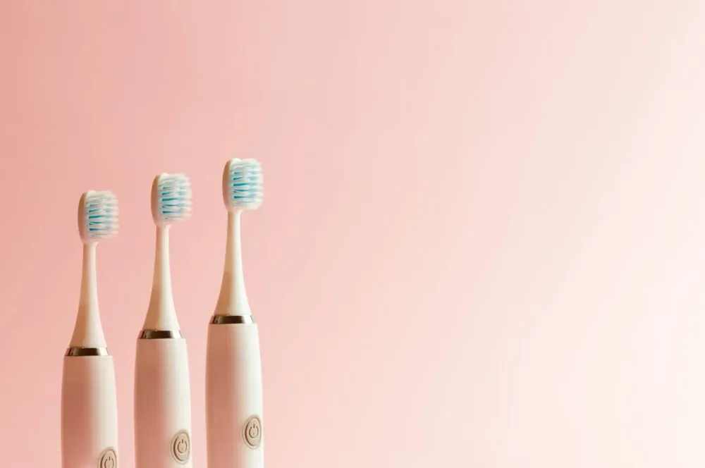 Brosse à dents sonique : électrique, prix, contre-indications